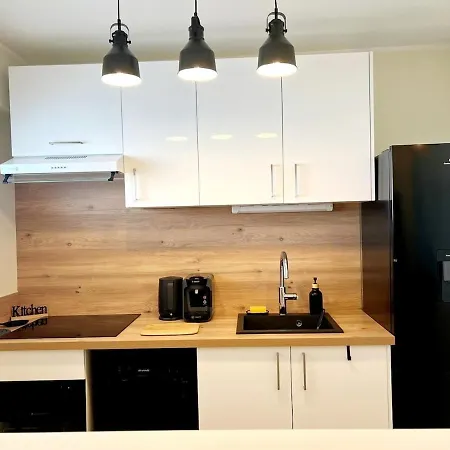 Apartament 3 Pieces Au Centre De Les Pins