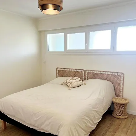 Apartament 3 Pieces Au Centre De Les Pins